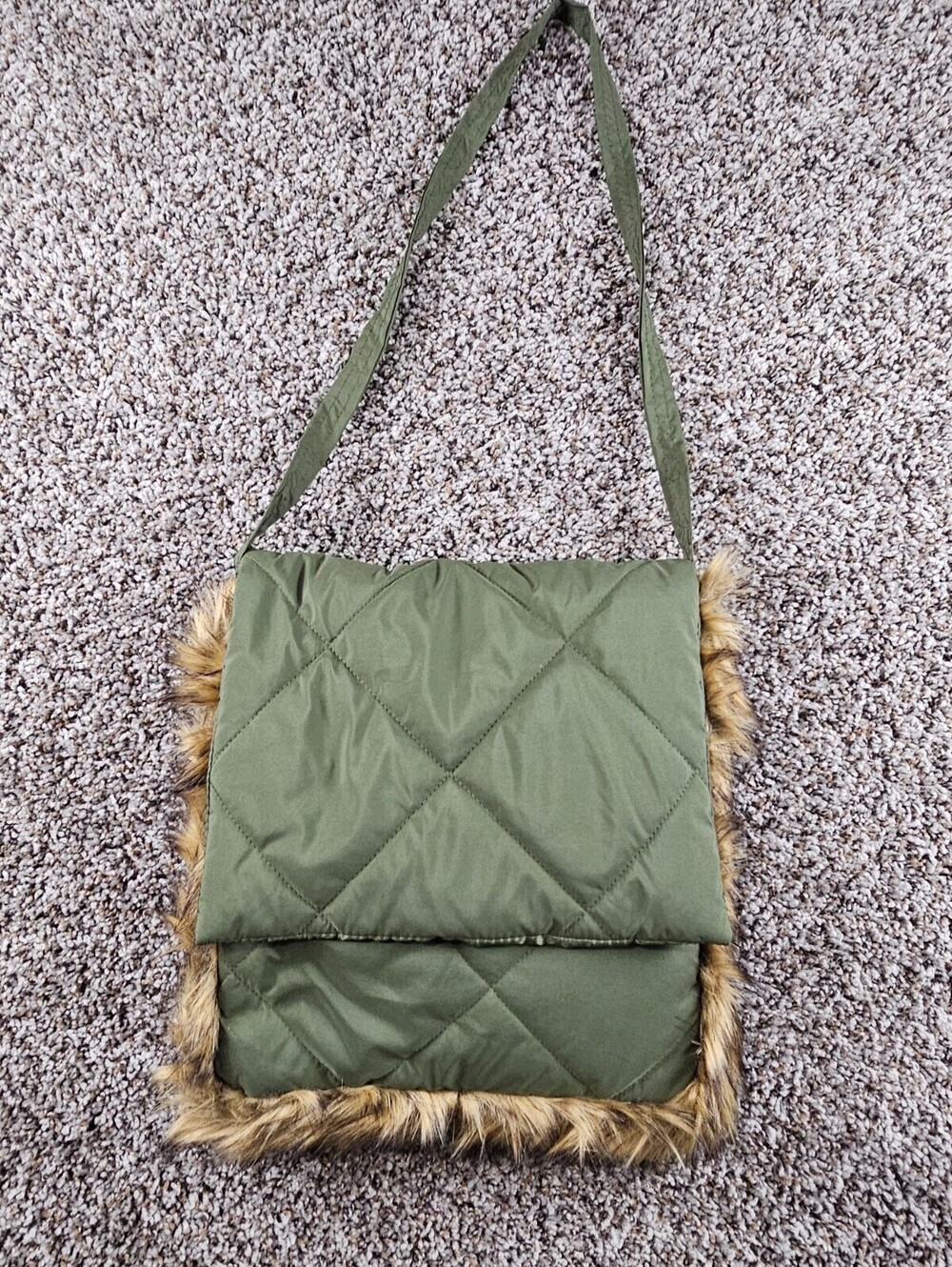 Womens Messenger Style Quilted Shoulder Bag Purse Olive Green Faux Fur Trim